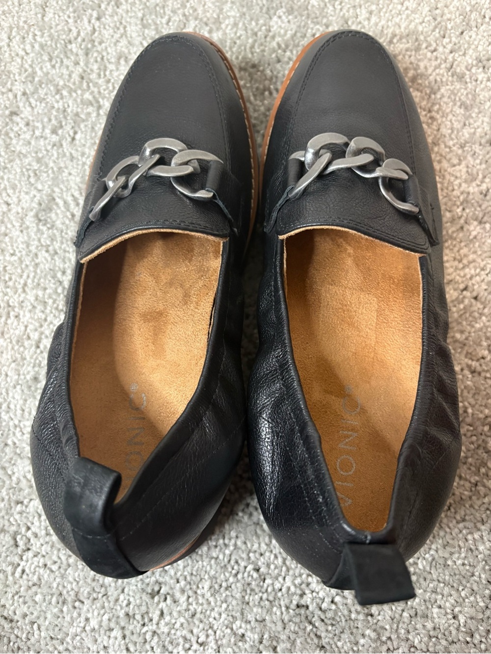 Vionic Black Leather Loafer with Chain Detail size 7 - Picture 7 of 9
